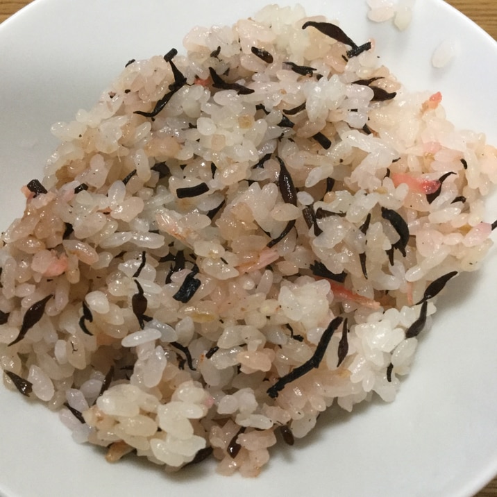 干しエビとひじきの炊き込みご飯